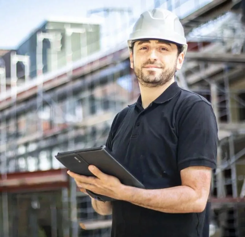 maher Daboul in constructionsite site
المهندس ماهر دعبول في موقع البناء