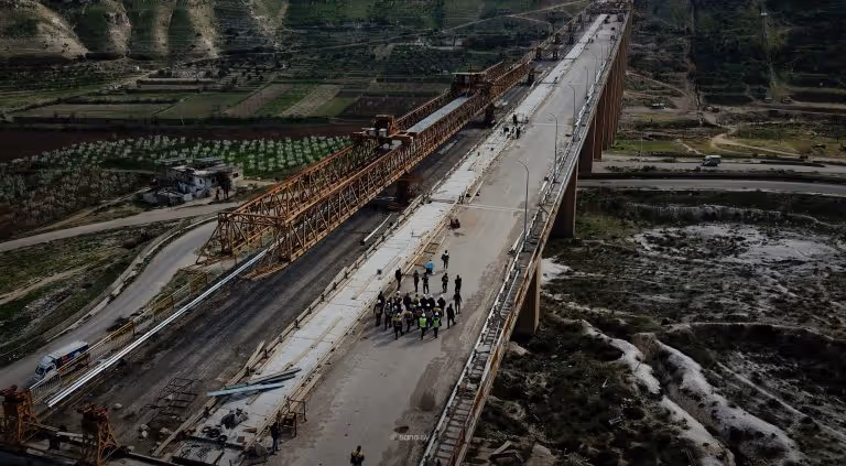 تفصيل إنشائي لسطح جسر الرستن ودعاماته خلال إعادة التأهيل