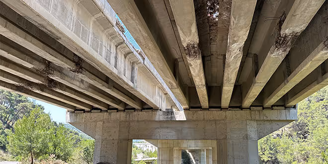 Close view of prestressed concrete girders on Al-Qasatel Bridge