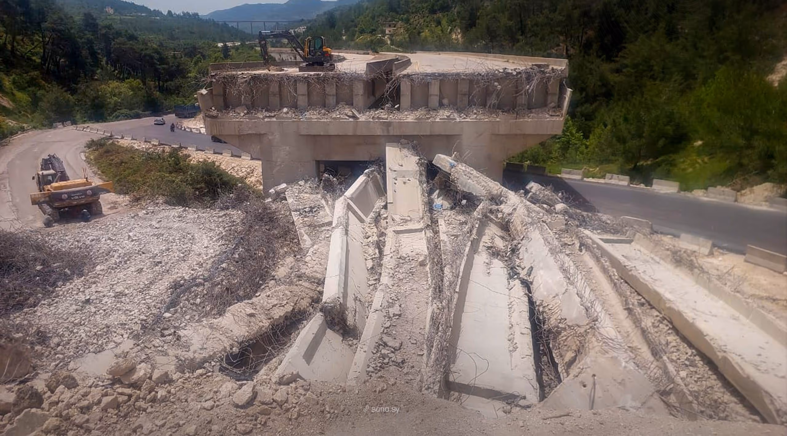 Temporary traffic detour beside the Al-Qasatel Bridge worksite