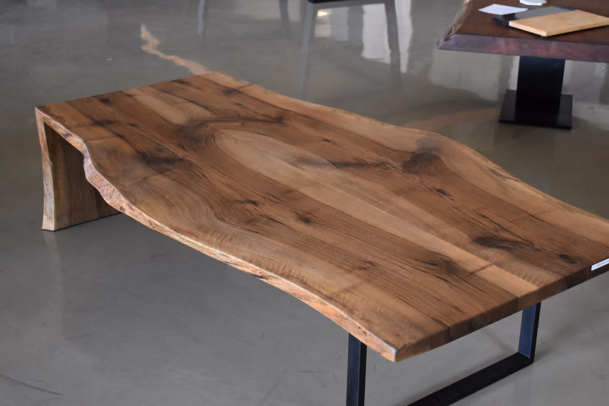لوح خشبي بحافة طبيعية من Sophia's Wood