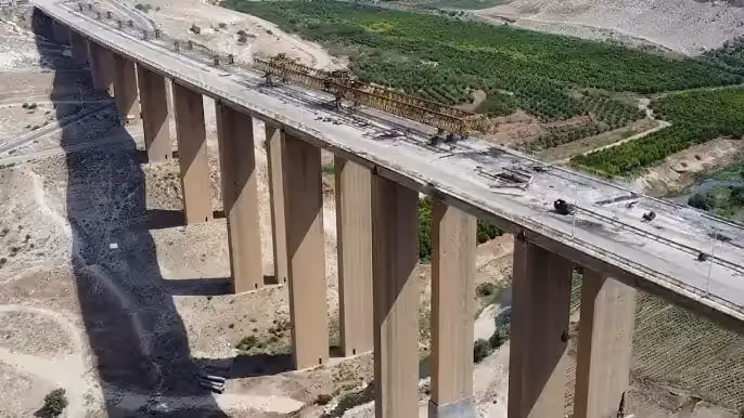 إعادة تأهيل جسر الرستن الاستراتيجي
