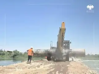 تعزيز الجسر الترابي في دير الزور احترازياً بعد ارتفاع منسوب الفرات