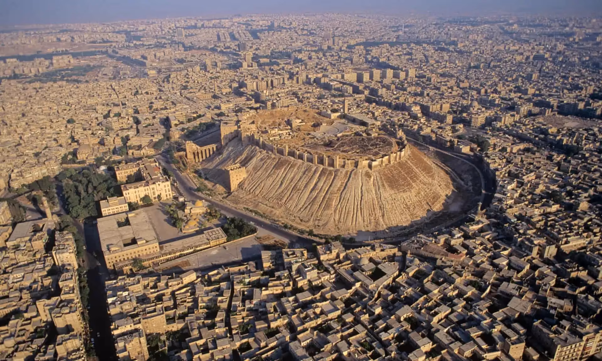 مناقصتان لأعمال العزل والترميم في قلعة حلب عبر الهيئة العامة للمشاريع السياحية