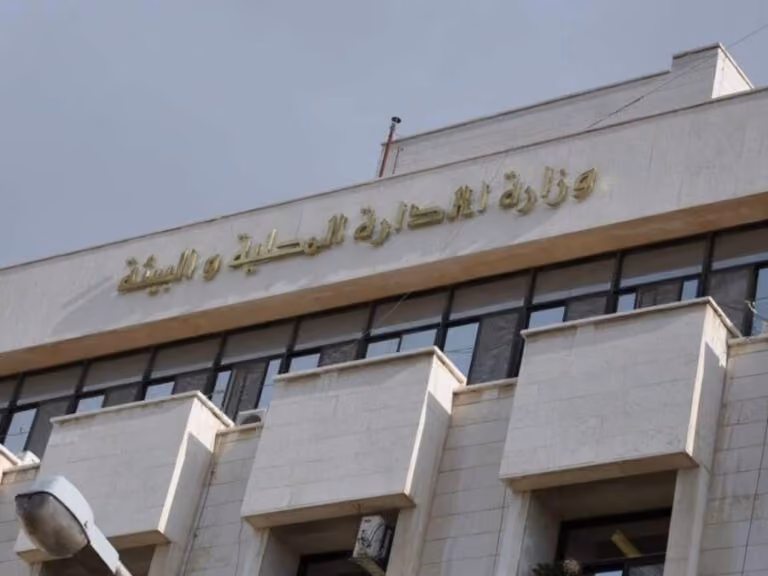 الإدارة المحلية تستعرض إنجازات أيلول ومشاريعها